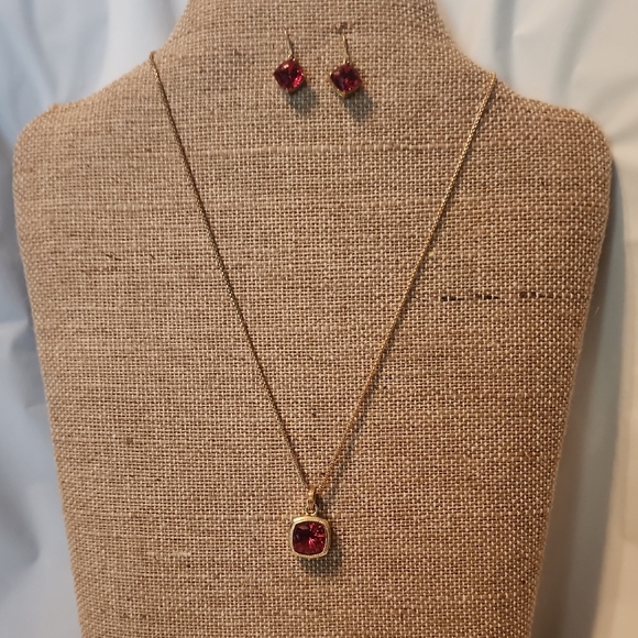 Origami Owl Jewelry - Origami Owl Gold Necklace with Red Pendant